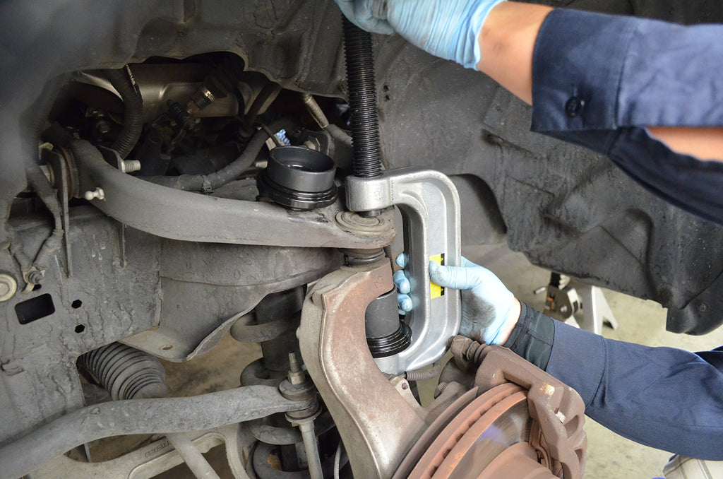 Ball Joint Service Tool with 4-wheel Drive Adapters L641077